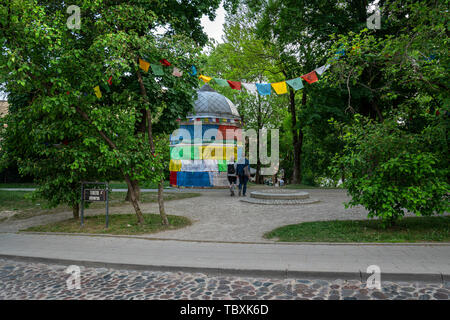 Vilnius, Litauen. Mai 2019. Die bunten Kiosk im Park des Tibetischen Square Stockfoto