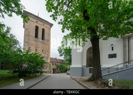 Vilnius, Litauen. Mai 2019. Die Heilige Dreifaltigkeit unierte Kirche Hof Stockfoto