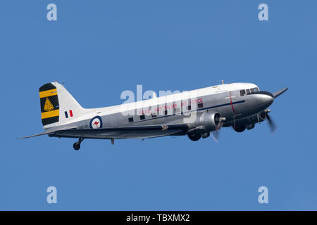 Ehemalige Royal Australian Air Force (RAAF) Douglas C-47B (DC-3) VH-EAF, der von den historischen Aircraft Restoration Gesellschaft betrieben. Stockfoto