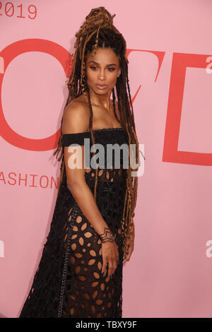 Juni 3, 2019 - New York City, New York, US-Sängerin CIARA besucht die 2019 CFDA Fashion Awards im Brooklyn Museum statt. (Bild: © Nancy Kaszerman/ZUMA Draht) Stockfoto