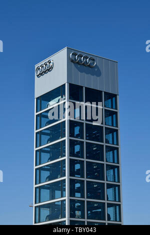 Autotower, Audi Zentrum, Rudower Straße, Adler, Treptow-Köpenick, Berlin, Deutschland, Autoturm, Audi Zentrum, Rudower Chaussee, ADLERSHOF SIND Stockfoto