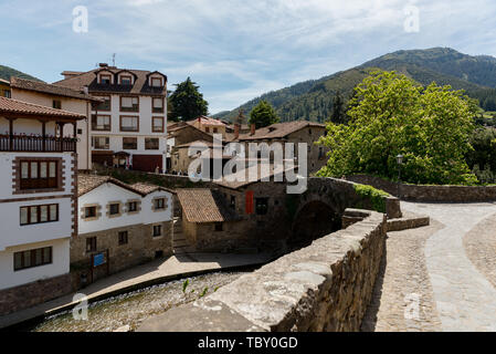 Stadtbild in Potes Kantabrien ein Dorf von Spanien Stockfoto