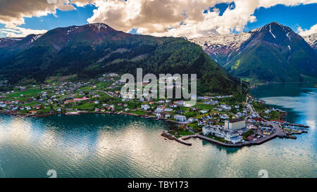 Balestrand. Das administrative Zentrum von Balestrand Gemeinde in Sogn und Fjordane County, Norwegen. Stockfoto