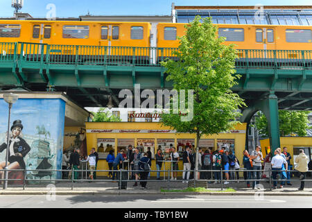 Konnopke's Imbiss, Schönhauser Allee, Prenzlauer Berg, Pankow, Berlin, Deutschland, konnopke's Imbiß, Schönhauser Allee, Prenzlauer Berg, Deutschland Stockfoto