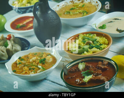 Maharashtrian nationale Küche, Traditionelle sortierten Asien Gerichte, Ansicht von oben. Stockfoto