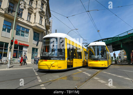 Straßenbahn, Kastanienallee und Schönhauser Allee, Prenzlauer Berg, Pankow, Berlin, Deutschland, Bahnlinie, Kastanienallee, Schönhauser Allee, Prenzlau Stockfoto