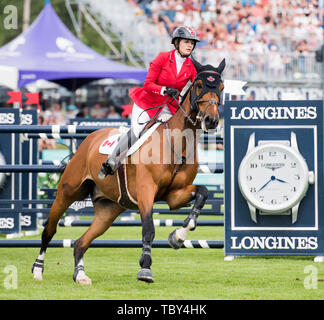 In Langley, British Columbia, KÖNNEN. 2. Juni 2019. TIffANY fördern (können) Fahrten FIGOR in der longines FEI Jumping Nations Cup™ von Kanada für Thunderbird Show Park am 2. Juni 2019 in Langley BC Kanada. Credit: Cara Grimshaw/ZUMA Draht/Alamy leben Nachrichten Stockfoto