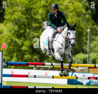 In Langley, British Columbia, KÖNNEN. 2. Juni 2019. JORDAN COYLE (IRL) Fahrten ERISTOV in der longines FEI Jumping Nationen CupÂª von Kanada für Thunderbird Show Park am 2. Juni 2019 in Langley BC Kanada. Credit: Cara Grimshaw/ZUMA Draht/Alamy leben Nachrichten Stockfoto