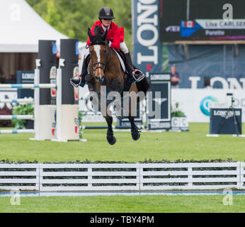 In Langley, British Columbia, KÖNNEN. 2. Juni 2019. LISA CARLSEN (können) Fahrten PARETTE in der longines FEI Jumping Nations Cup™ von Kanada für Thunderbird Show Park am 2. Juni 2019 in Langley BC Kanada. Credit: Cara Grimshaw/ZUMA Draht/Alamy leben Nachrichten Stockfoto