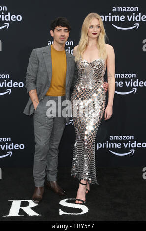 Los Angeles, Ca, USA. 3. Juni 2019. Joe Jonas und Sophie Turner bei der Weltpremiere von Jonas BrothersÕ Jagd nach Glück im Regency Bruin Theater in Los Angeles, Kalifornien am 3. Juni 2019. Credit: Faye Sadou/Medien Punch/Alamy leben Nachrichten Stockfoto