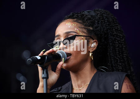 London, Großbritannien. 02 Juni, 2019. DeBrito IAMDDB (Diana) führt auf der Bühne bei Lloyd Park für die Enden Festival 2019 in London. Credit: SOPA Images Limited/Alamy leben Nachrichten Stockfoto