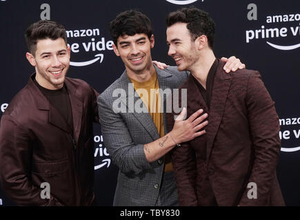 Ein Nick Jonas, Joe Jonas, Kevin Jonas 101 kommt bei der Premiere von Amazon Prime Video Jagd nach Glück im Regency Bruin Theater am Juni 03, 2019 in Los Angeles, Kalifornien. Stockfoto