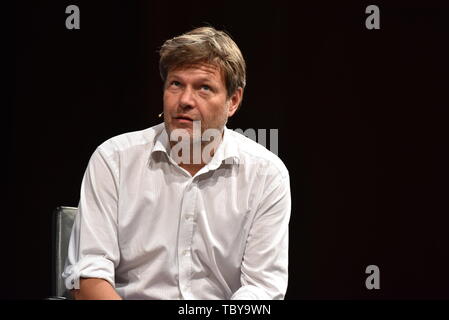 Köln, Deutschland. 03 Juni, 2019. Der Autor und Grüne Politiker Robert Habeck liest und diskutiert Am 7. phil. Köln, die größte deutsche Philosophie Festival. Credit: Horst Galuschka/dpa/Horst Galuschka dpa/Alamy leben Nachrichten Stockfoto