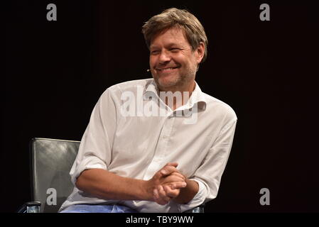 Köln, Deutschland. 03 Juni, 2019. Der Autor und Grüne Politiker Robert Habeck liest und diskutiert Am 7. phil. Köln, die größte deutsche Philosophie Festival. Credit: Horst Galuschka/dpa/Horst Galuschka dpa/Alamy leben Nachrichten Stockfoto