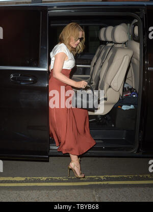 London, Großbritannien. 03 Juni, 2019. Kylie Minogue ist im Claridge's Hotel in London, UK gesichtet. 3. JUNI 2019. Quelle: Matrix/MediaPunch *** FÜR NUR USA *** REF: TMM 192035 Credit: MediaPunch Inc/Alamy leben Nachrichten Stockfoto