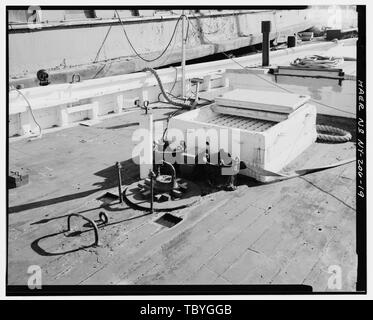 Hauptdeck vor Fisch Batch, Portion Fish Lukendeckel wurde geöffnet, die unter Lüftung Gitter zu zeigen. Schoner Lettie G. Howard, South Street Seaport Museum, New York, New York County, NY Stockfoto