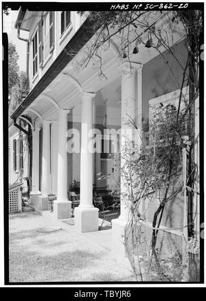 Mai 1985. DETAIL DER HINTEREN VERANDA KOLONNADE (Negative leicht vernetztem) Borough House, West Side State Route 261, etwa 0,1 Meilen südlich der Kreuzung mit der alten Überzeugen und Ferry Road, Stateburg, Sumter County, SC Cornwallis Greene Cary, Brian, Sender Preis, Virginia B, Sender Stockfoto