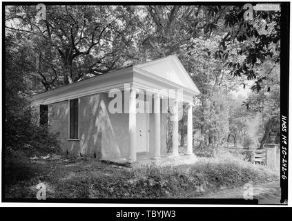 Mai 1985. THREEQUARTER ANSICHT VON SÜDOSTEN IM FRÜHJAHR Borough Haus, Dr. Anderson's Office, State Route 261 und Triften Ferry Road, Stateburg, Sumter County, SC Stockfoto