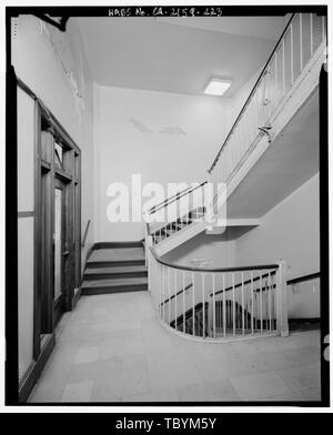 Monica Griesbach, Fotograf August 1997. Blick auf LOS ANGELES CITY HALL 5. Stockwerk Treppenhaus, NACH WESTEN Los Angeles City Hall, 200 North Spring Street, Los Angeles, Los Angeles County, CA Stockfoto