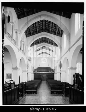 Kirchenschiff auf Achse Schuß von verändern (KAMERA RICHTUNG WESTEN) Knowles Memorial Kapelle, 1100 Holt Avenue, Winter Park, Orange County, FL Stockfoto