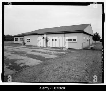 Norden (vorne) und West (SEITE) ERHÖHUNGEN DER GEBÄUDE. Blick nach Südost. Plattsburgh Air Force Base, Family Support Center, Florida Street, Plattsburgh, Clinton County, NY Stockfoto