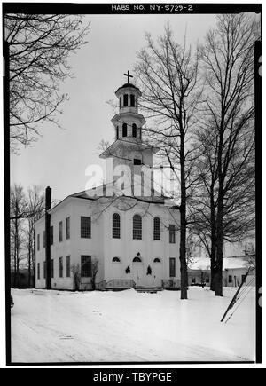 Norden (SEITE) UND WEST (vorne) Erhebungen. Danby föderierte Kirche, 1859 Eastfield Road, Danby, Tompkins County, NY Stockfoto