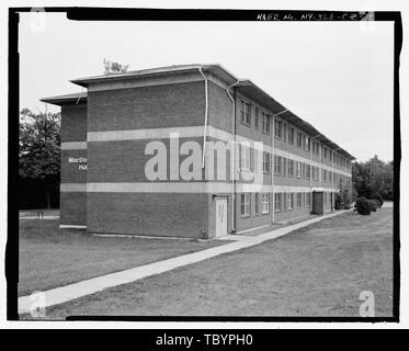 Norden (SEITE) UND WEST (vorne) ERHÖHUNGEN DER GEBÄUDE. Blick nach Südosten. Plattsburgh Air Force Base, Flieger Schlafsaal, New York Road, Plattsburgh, Clinton County, NY Stockfoto