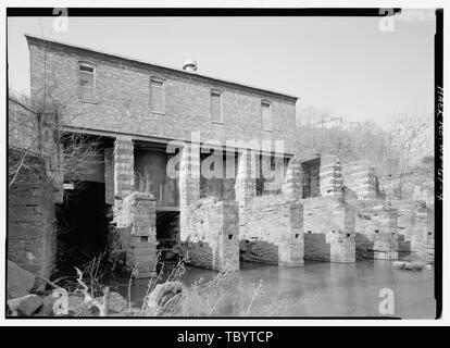 Nördlich der ERHÖHUNG VON KRAFTWERK IM SÜDEN SÜDWESTEN. Potomac Kraftwerk, auf West Virginia Ufer des Potomac Flusses, ca. 1 km flussaufwärts vom Zusammenfluss mit der Shenandoah River, Harpers Ferry, Jefferson County WV Savery, Thomas Potomac Zellstofffabrik Harpers Ferry Paper Company Harpers Ferry, Licht und Energie Firma Potomac Licht und Kraft Allegheny Power Behrens, Tom, Sender Harpers Ferry National Historical Park, sponsor Marston, Christopher, Projektleiter Behrens, Thomas, Projektleiter Clausen, Lee, delineator Stowell, Walton, delineator BrezoveckiBidin, Sandra, delineator Ihr Stockfoto