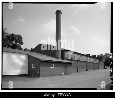 Im Norden und Westen Seiten übersicht Heizung, Schornstein, und südwestlichen Ecke Gebäude 206. Ansicht Südost. Fort Myer, Quartiermeister Garage, Arlington Boulevard und Zweite Straße, Arlington, Arlington County, VA Stockfoto