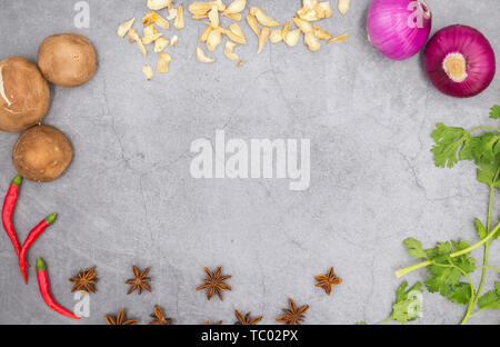 Alle Arten von Gewürzen und Gemüse zum Kochen und Würzen. Stockfoto