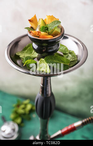 Frische Früchte auf Shisha Fach Stockfoto