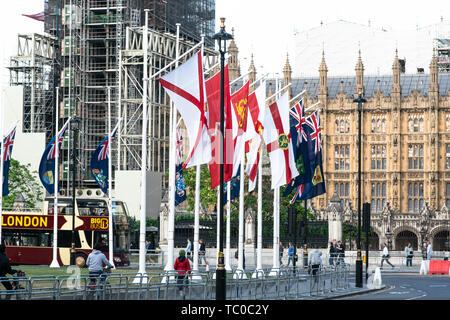 London UK 3. Juni 2019 Flaggen fliegen entlang Parliament Square, Westminster, London, UK, Stockfoto