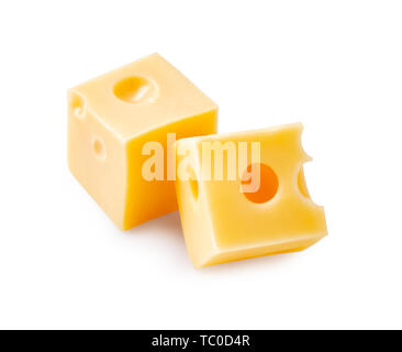 Zwei Käsewürfel auf weißem Hintergrund. Stockfoto