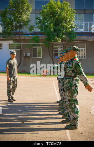 Die militärische Ausbildung von Hunan Universität für Wissenschaft und Technologie Stockfoto