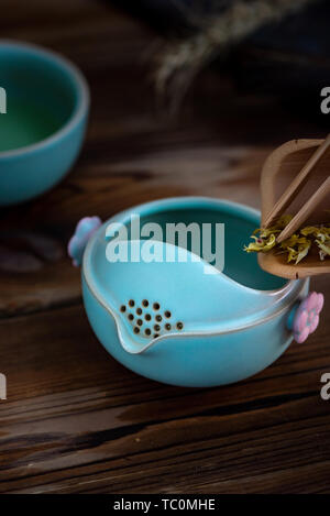 Blau Porzellan Teetasse, Teekanne, Tee Zeremonie. Stockfoto