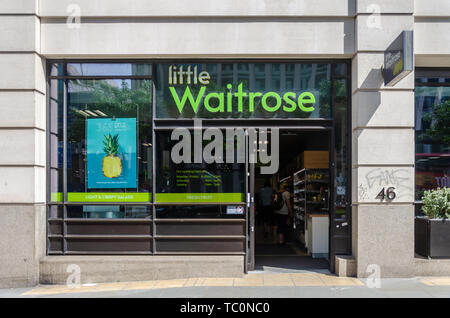 Ein wenig Waitrose Store auf King William Street in London, Großbritannien Stockfoto