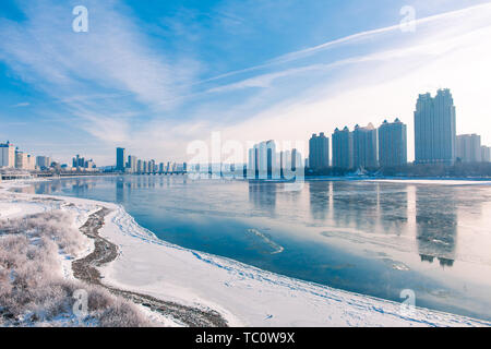 Schnee Landschaft an den Ufern der Songhua Fluss in Jilin Stockfoto