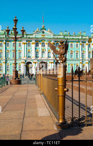 Sankt Petersburg, Russland, April 5, 2019. Winter Palace und der Eremitage. Das Winterpalais war die offizielle Residenz der russischen Emp Stockfoto