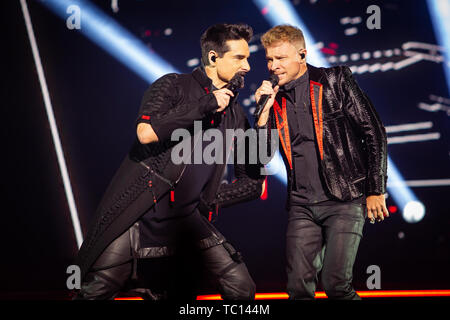 Norwegen, Oslo - Juni 1, 2019. Die amerikanische Gesangsgruppe Backstreet Boys führt ein Live Konzert in Oslo Spektrum in Oslo. Hier die Sänger Kevin Richardson (L) und Brian Littrell (R) sind live auf der Bühne gesehen. (Foto: Gonzales Foto - Tord Littleskare). Stockfoto