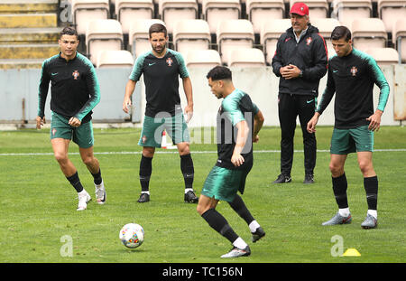 Portugals Cristiano Ronaldo (links), Joao Moutinho und Pepe (Mitte) während des Trainings im Estadio do Bessa, Porto. Stockfoto