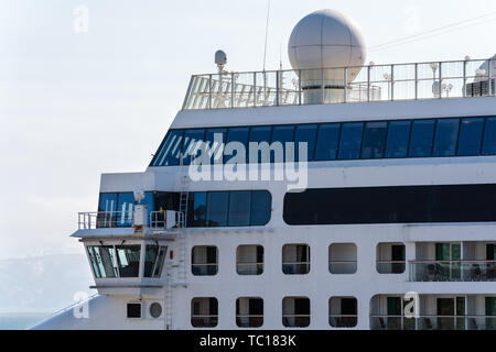 Upper Deck der Passagier Expedition Kreuzfahrtschiff Norwegian Jewel (Norwegian Cruise Line) in gutem Wetter Stockfoto