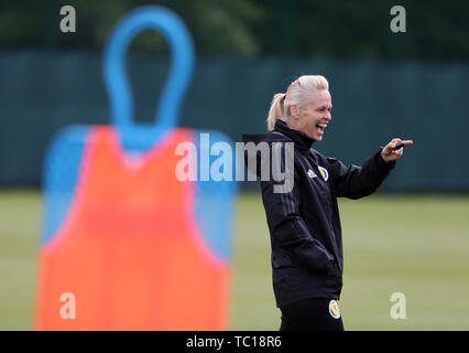 Schottland manager Shelley Kerr während des Trainings an Oriam, Edinburgh. Stockfoto