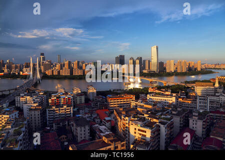 Binjiang Dämmerung, Jiangbei neuen Bereich, Huizhou Stockfoto