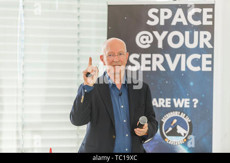 Lausanne, Schweiz. 04 Juni, 2019. "50 Jahre Mann auf dem Mond" Konferenz, bewirtet durch Astronaut und Professor Claude Nicollier (SUI) und an der Swiss Tech Rolex Learning Center statt. Quelle: Eric Dubost/Pacific Press/Alamy leben Nachrichten Stockfoto