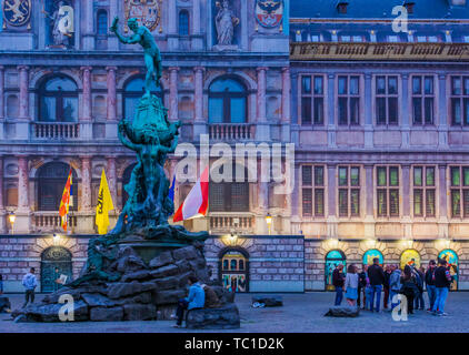 Das Denkmal Statue am Rathaus von Antwerpen, Stadt, Stadt, Architektur, grotemarkt, Antwerpen, Belgien, 23. April 2019 Stockfoto