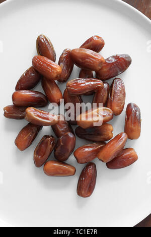 Datum Früchte auf dem Tisch Stockfoto