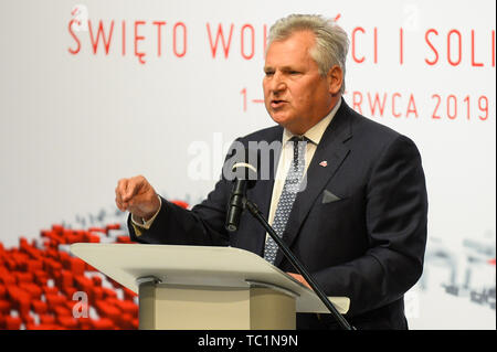 Ehemaliger Präsident der Republik Polen, Aleksander Kwasniewski spricht über 30 Jahre der polnischen Demokratie auf Freiheit und Demokratie Tage in Danzig. Danzig, in den 1980er Jahren wurde die Wiege der Solidarność-Bewegung, die ein Ende des Kommunismus in Polen gebracht und spielte einen großen Teil der Sowjetunion zu Ende. Juni 04, 1989, den ersten freien Wahlen im Land nahm seit 1928 statt, und der erste seit der kommunistischen Ära. Stockfoto