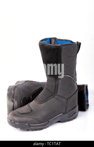 Detail von ein paar Motorradstiefel isoliert auf weißem Stockfoto