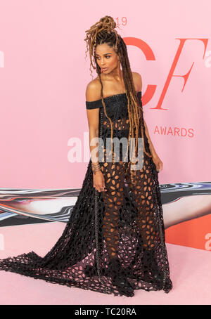 New York, Vereinigte Staaten. 03 Juni, 2019. Ciara tragen Kleid von Vera Wang besucht 2019 CFDA Fashion Awards am Brooklyn Museum Credit: Lev Radin/Pacific Press/Alamy leben Nachrichten Stockfoto