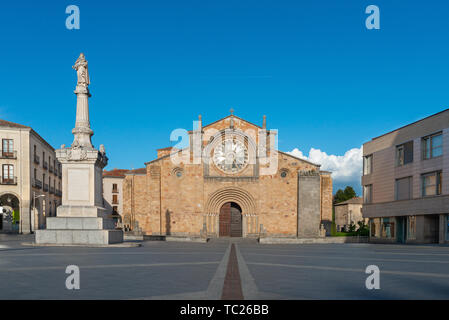 Die katholische Kirche von San Pedro in Santa Teresa Square, Avila, Castilla y Leon, Spanien Stockfoto